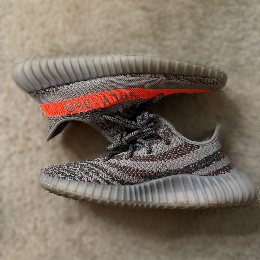 adidas Yeezy Boost 350 V2
Beluga Reflective